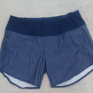 Oiselle Long Roga Shorts - Navy Pinstripe